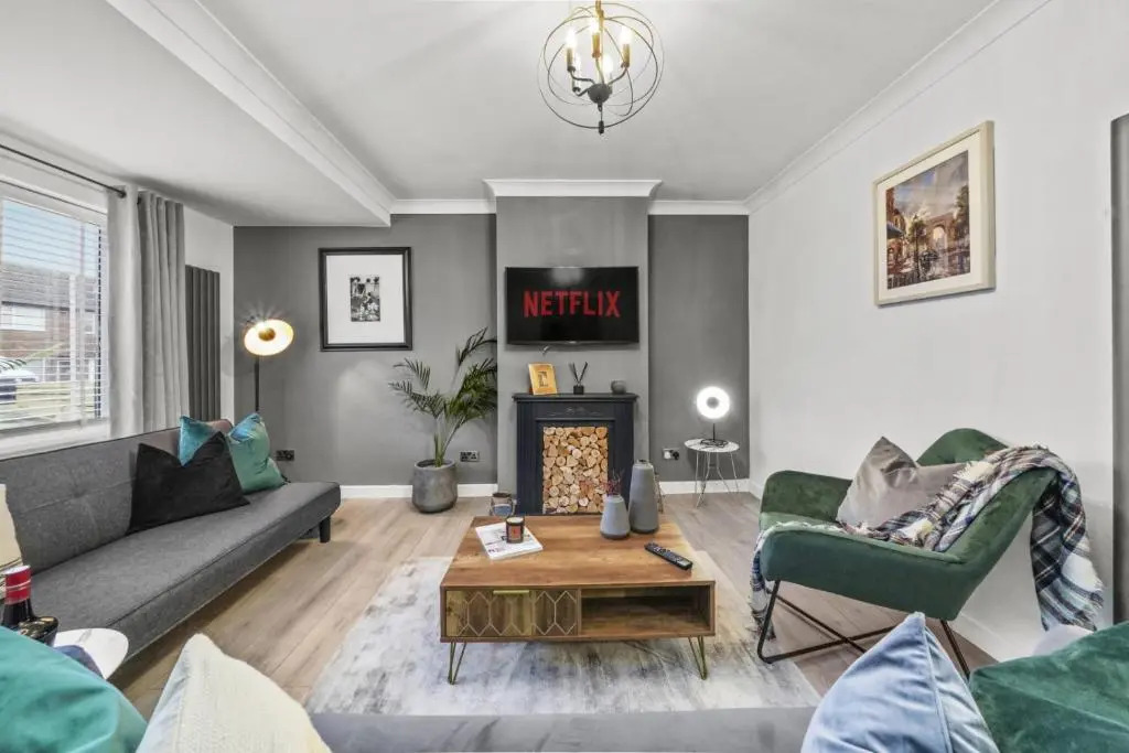 Stunning 2-bedroom house with free parking & WiFi