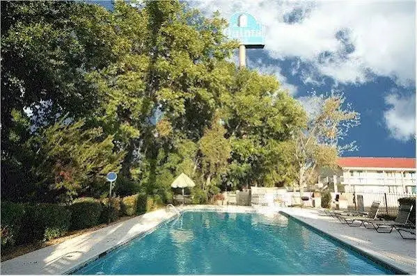 Magnolia Inn and Suites