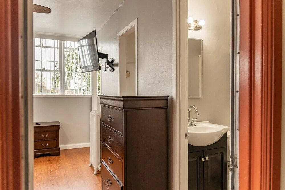 Cozy Studio Nestled in the Heart of West Oakland