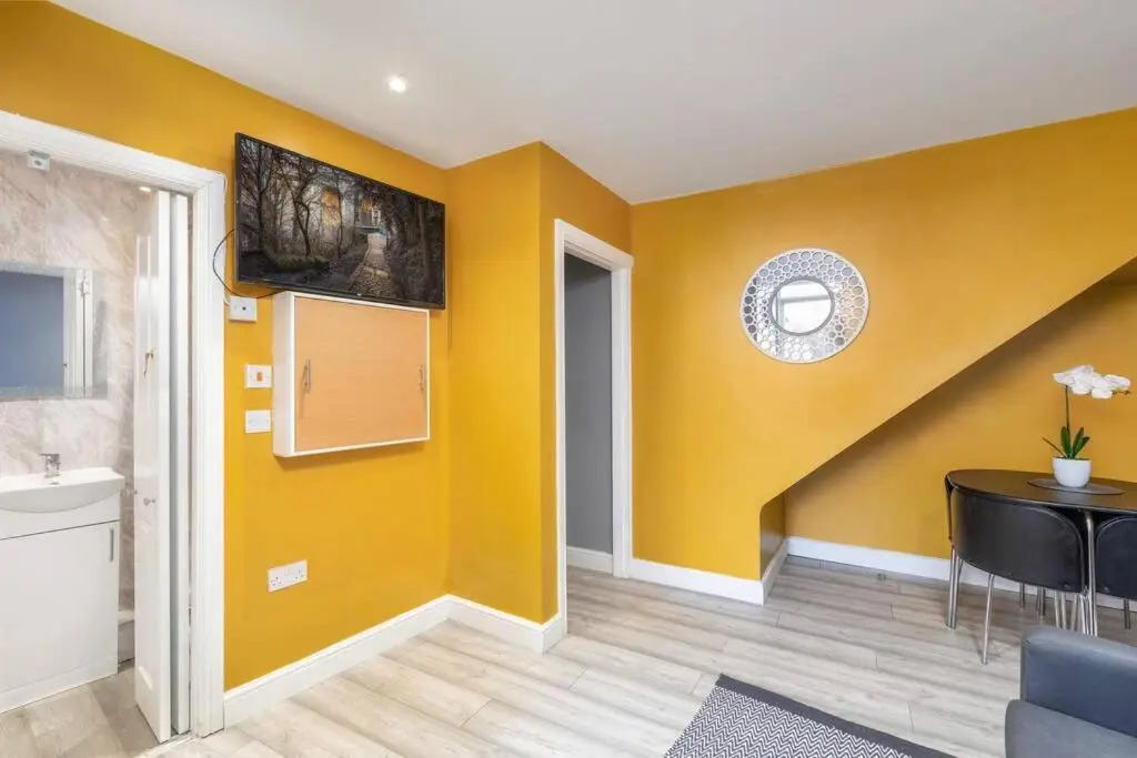 Luxury Living - Lovely 1 Bedroom Apartment