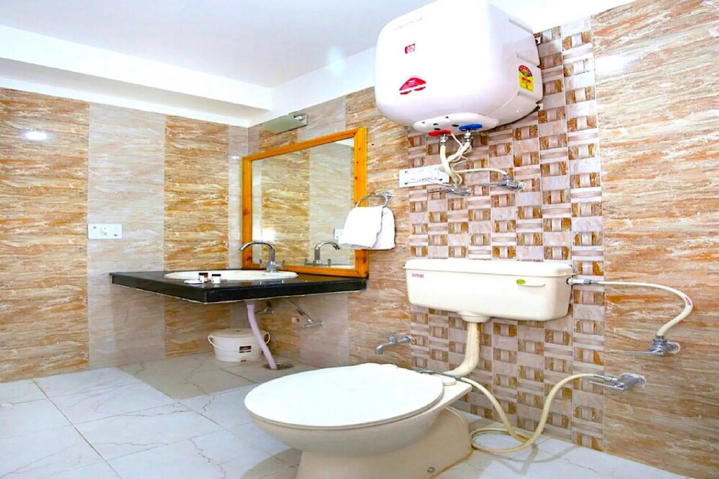 POP HOME 82259 Shashwat Homestay
