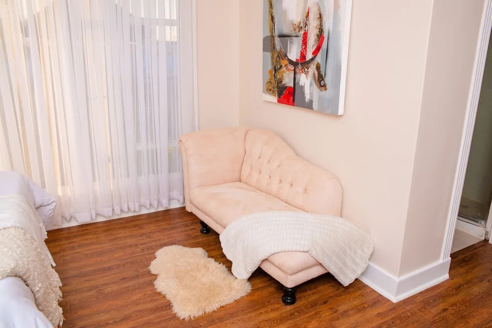 Residence 747 Borrowdale Brooke
