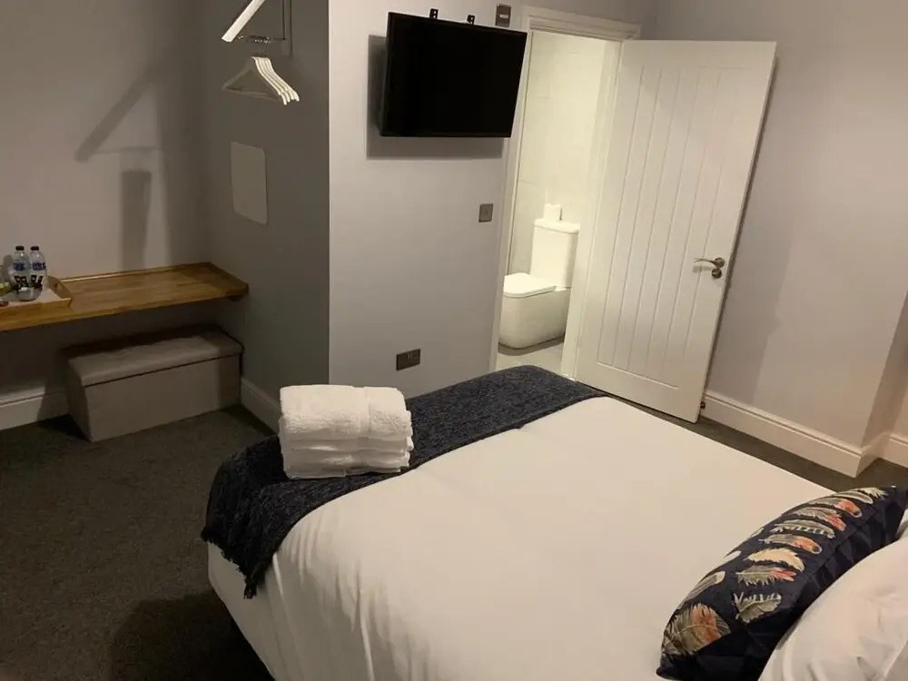 Springfield House Serviced Accommodation by Saffatel