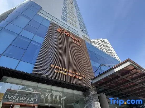 Center-Beach & Stadium View–2BR- 3 beds- Fast WiFi