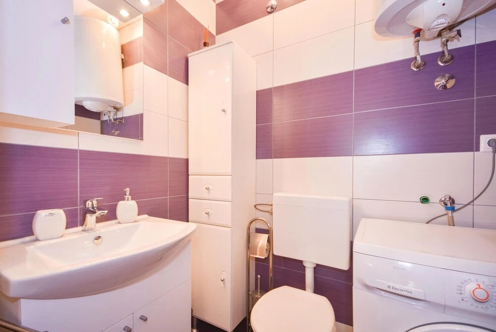 Amazing Home in Okrug Gornji With Wifi and 2 Bedrooms