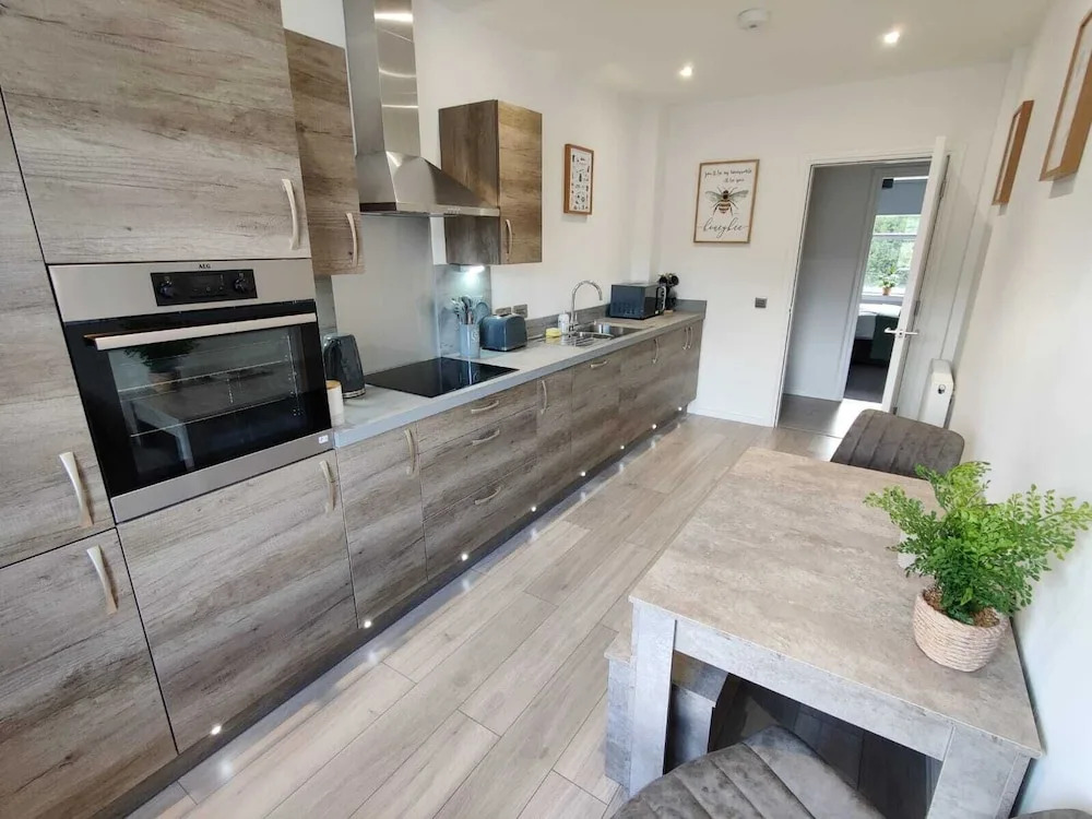 Stunning River View 2-bed Apartment in Perth