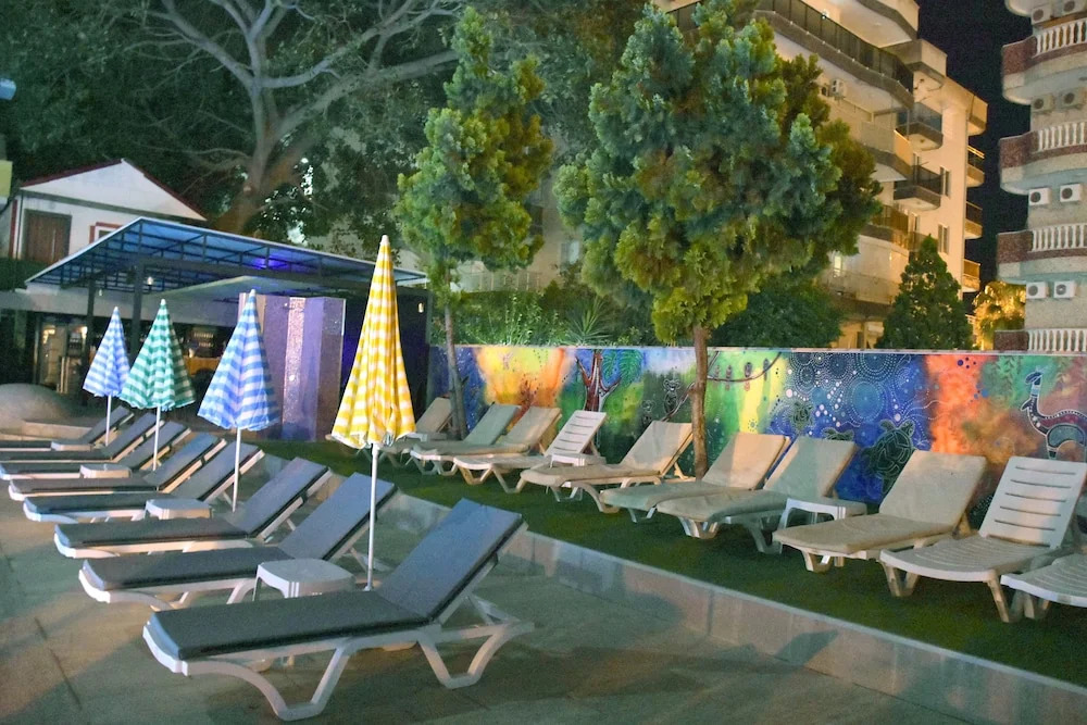 Vi̇va Beach Hotel