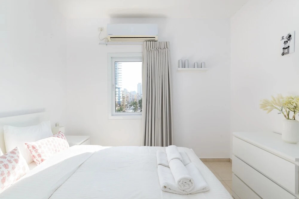 Bright and Fresh Family Home near Beach