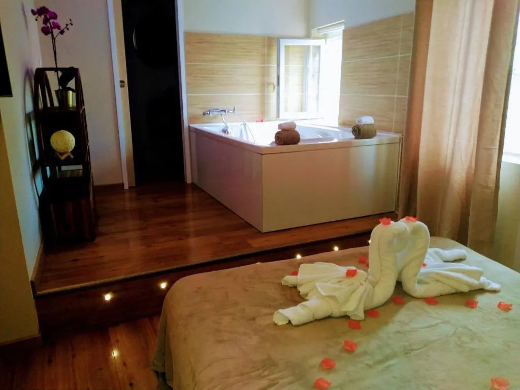 Studio Love room Spa Baignoire double La Ciotat Centre port