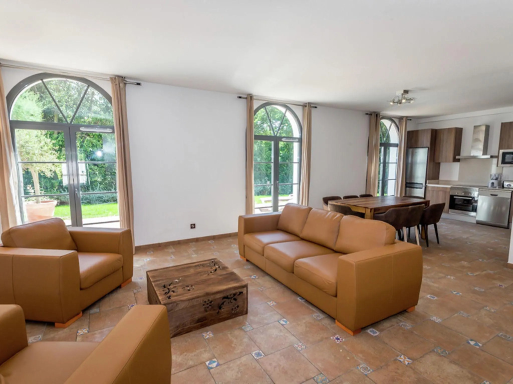 Beautiful villa with terrace in the surfing town of Biarritz