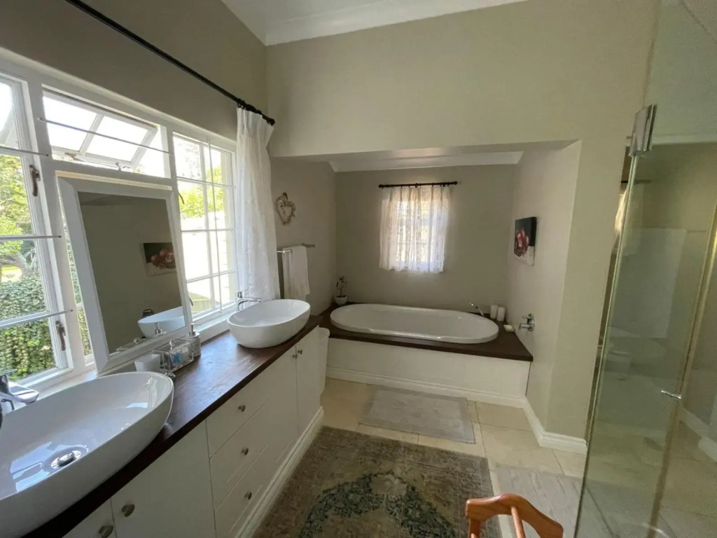 Protea Manor