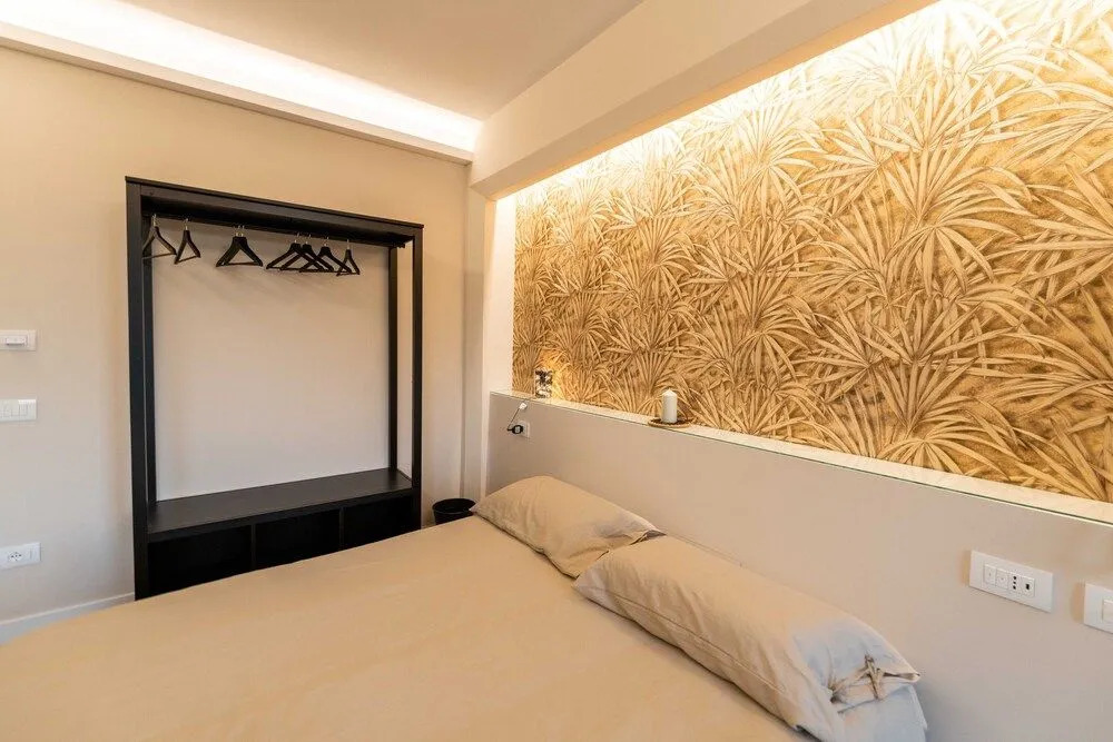 8 Rooms Hotel