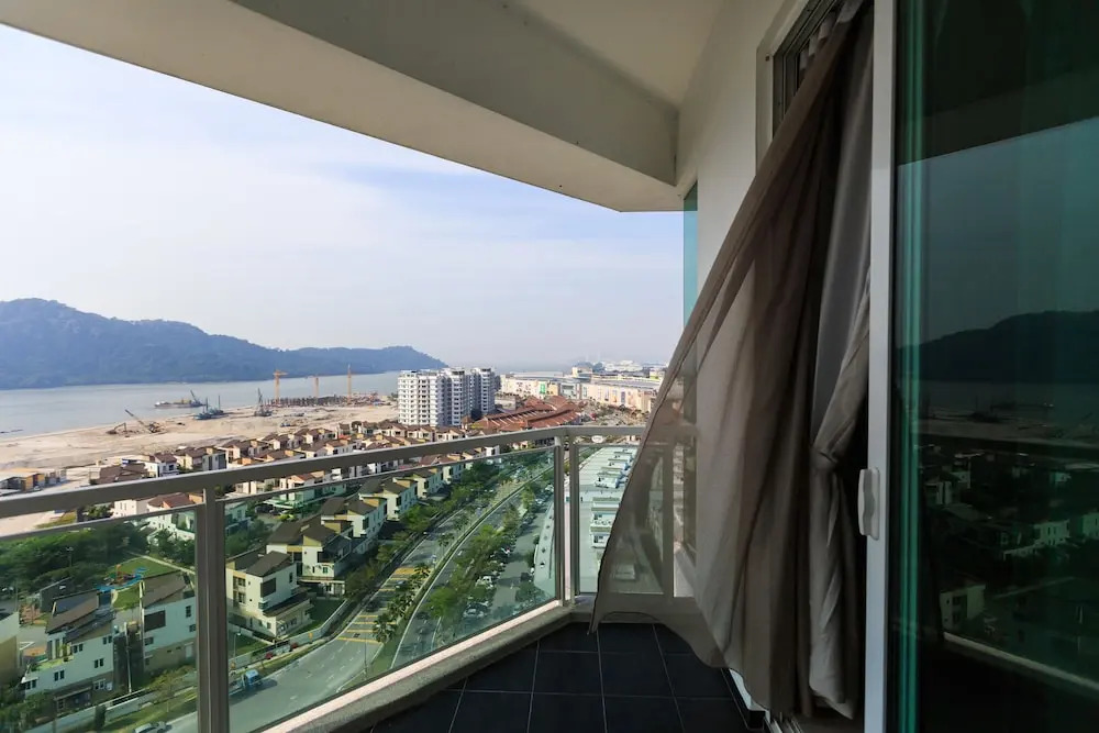 Spacious Seaview Suite
