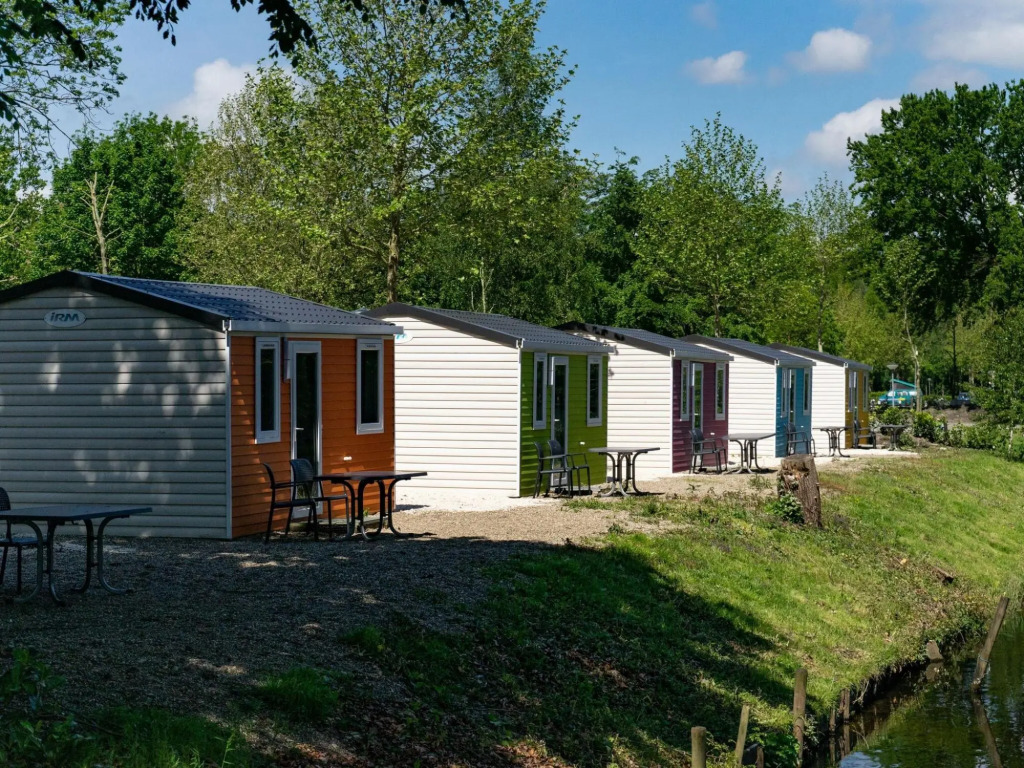 Well-maintained chalet on the outskirts of a holiday park, near Amsterdam