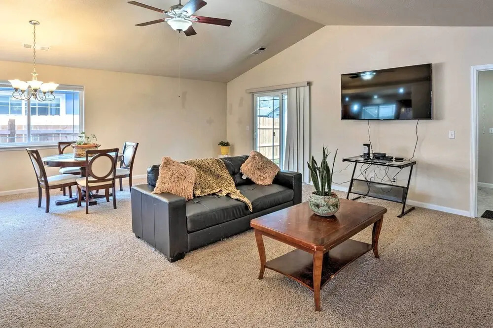 Grants Pass Home: 1 Mi to Downtown & Rogue River!