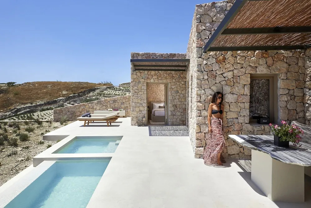 Santorini Sky, The Retreat