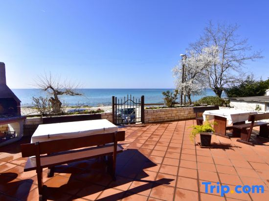 Sea-view studio in a quiet area