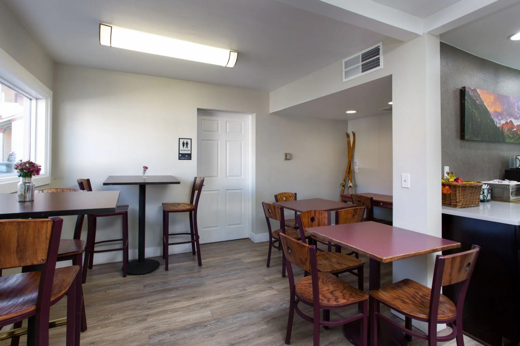 Econo Lodge  Inn & Suites Durango
