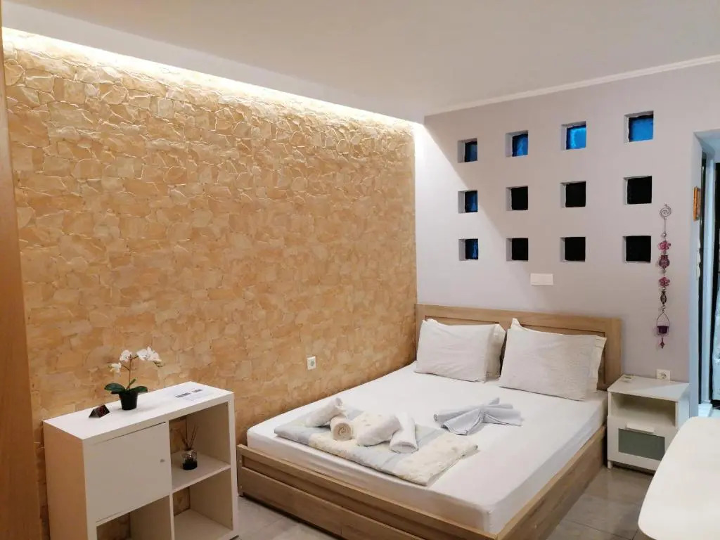1-Sea view beach studio for 2 in the city centre!