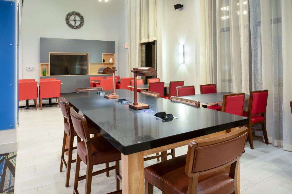 Holiday Inn Express & Suites Phoenix Glendale Dist by IHG