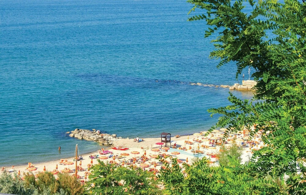 Awesome Home in Rapagnano With 2 Bedrooms and Wifi