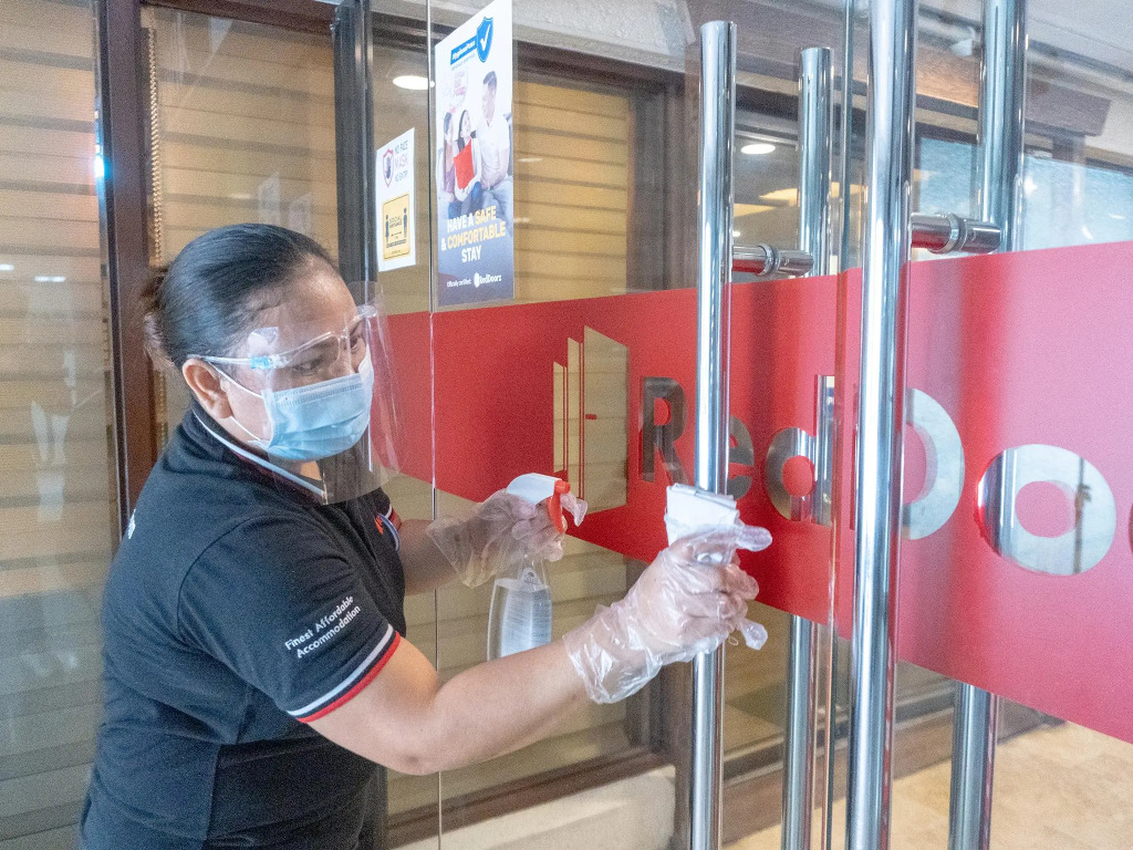 RedDoorz at Hotel Rosemarie