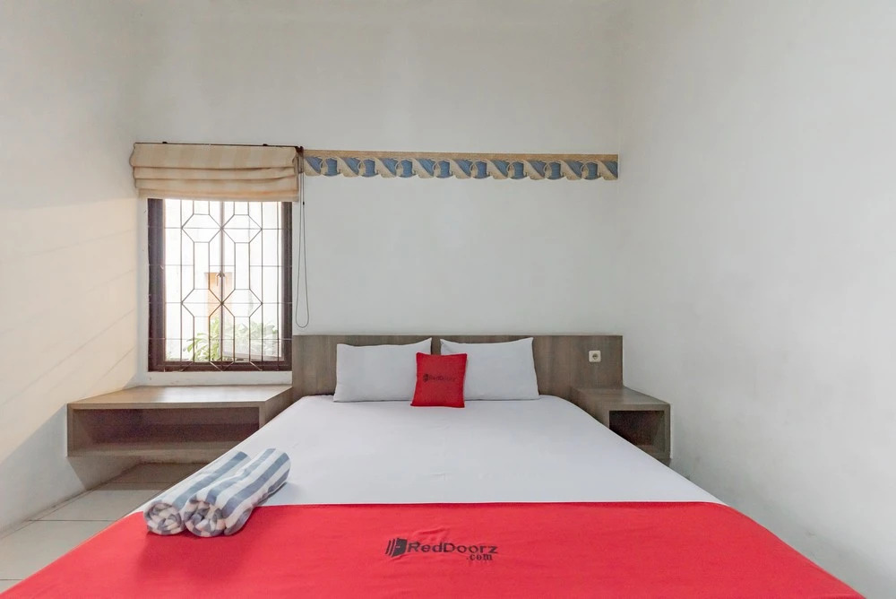 RedDoorz near Taman Kota Lapang Merdeka Sukabumi