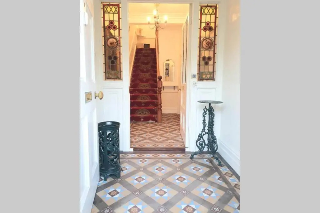 Westfield House - Characterful 7 bedroom townhouse