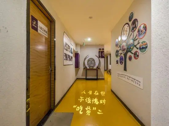 Platinum Apartment Hotel (Zhongshan Guzhen International Lighting Center)