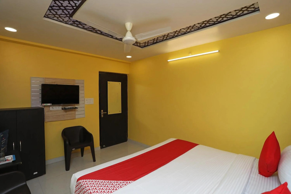 OYO Flagship 22697 Richa Grand Inn