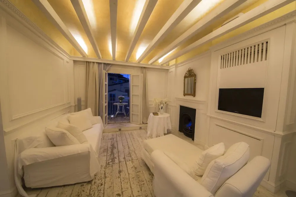 White Home by Mmega