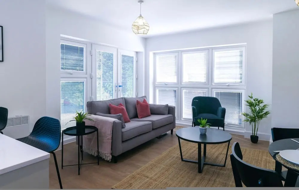 Luxury Manchester Apartment - Pink