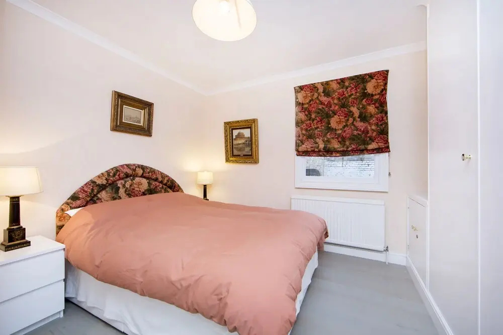 Comfortable one bedroom apartment in Notting Hill, Lambton Place near Portobello