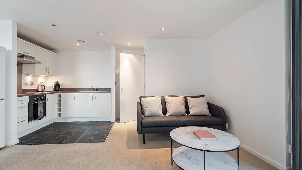 Sunny and Spacious 2BR Apartment