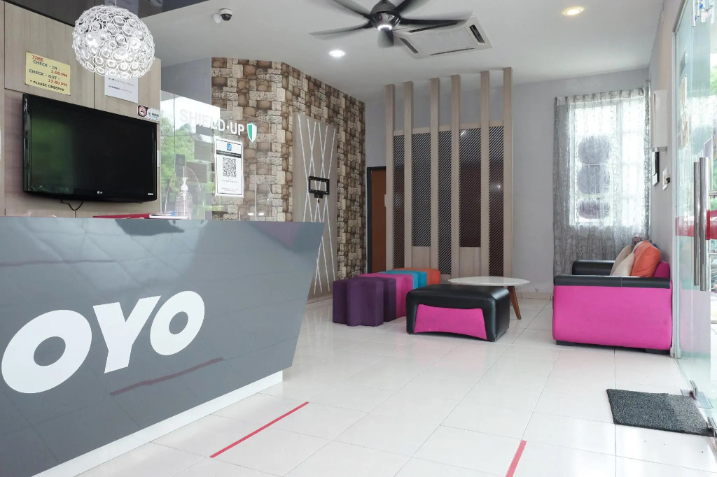 Super OYO 89930 Golden Guest House