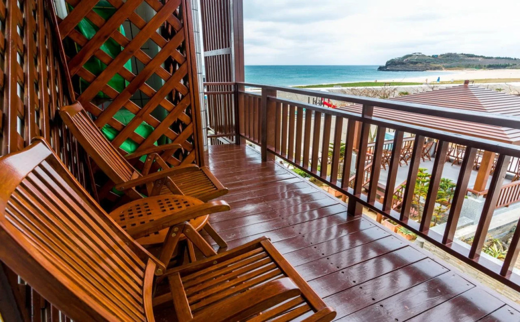 Beachcastle & Sea View Villa