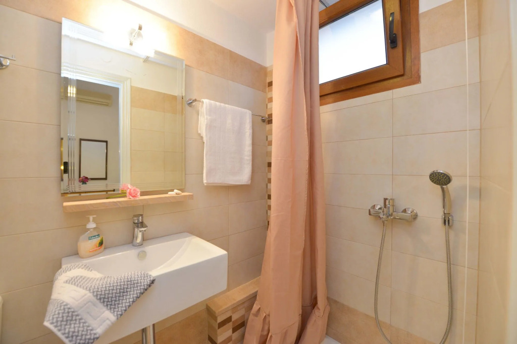 Artemon Hotel