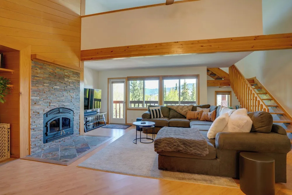 3BR + Loft Family Townhouse w/ Epic Mountain Views