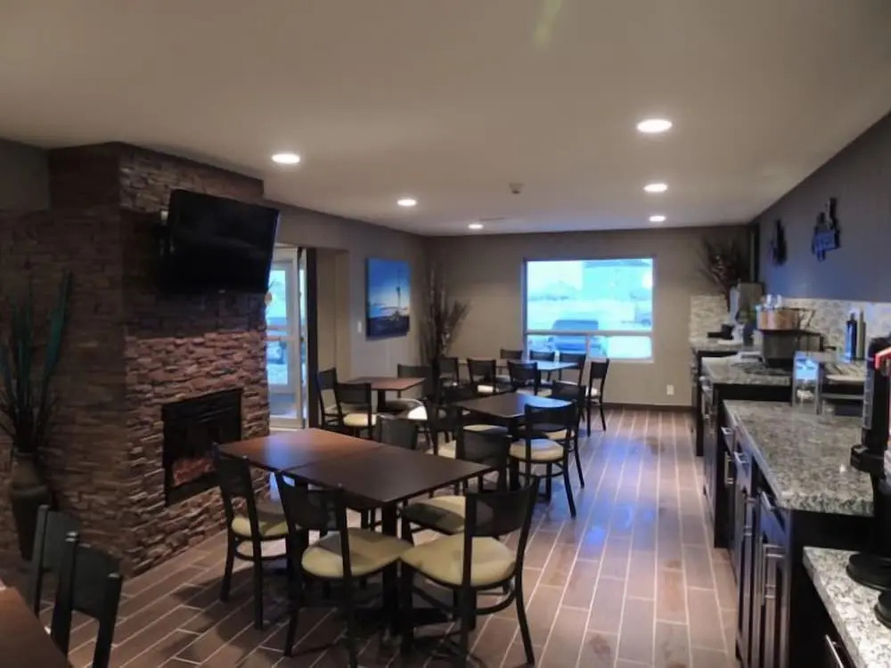 Stoughton Western Star Inn & Suites