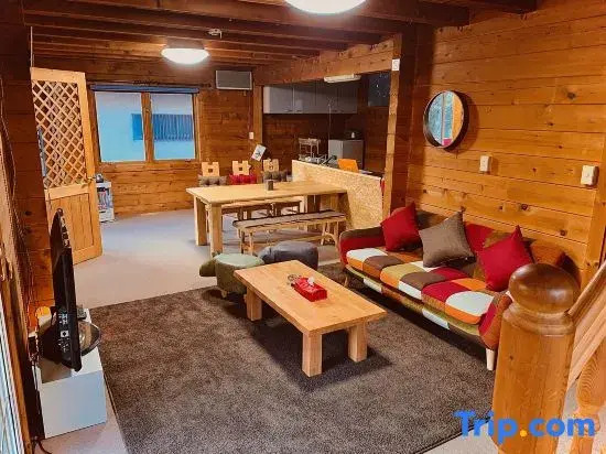 Tomys Log House - Need CAR