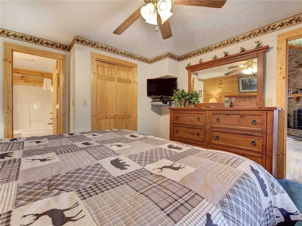 Komfy Kozy 3 Bedroom Home with Hot Tub