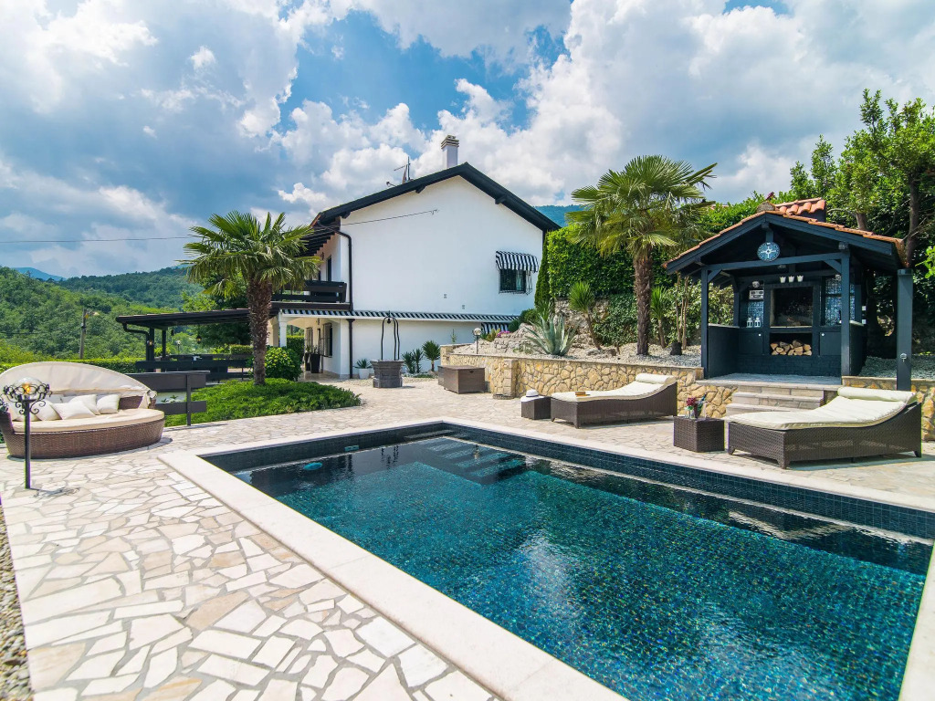 Authentic holiday house with private pool and sea view
