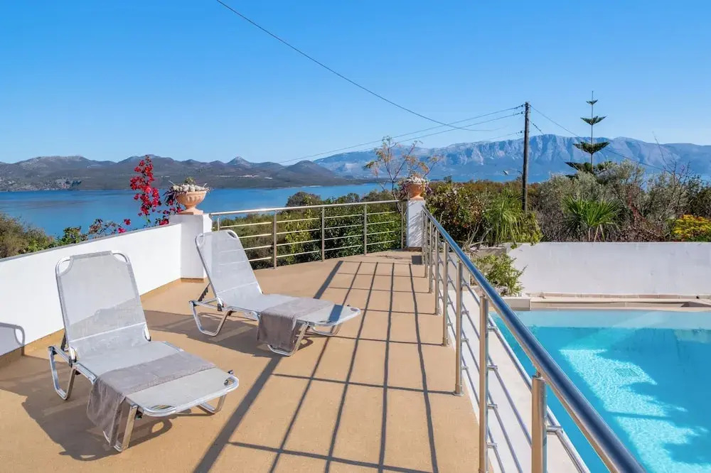 Luxury Villa- Sleeps 6 - Views Pool Hot Tub