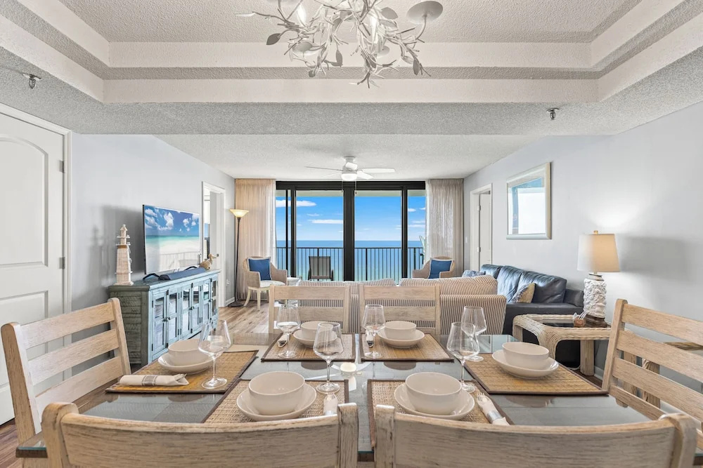 Lets Do Sunset: Gulf-front 3BR Condo, Sleeps 8