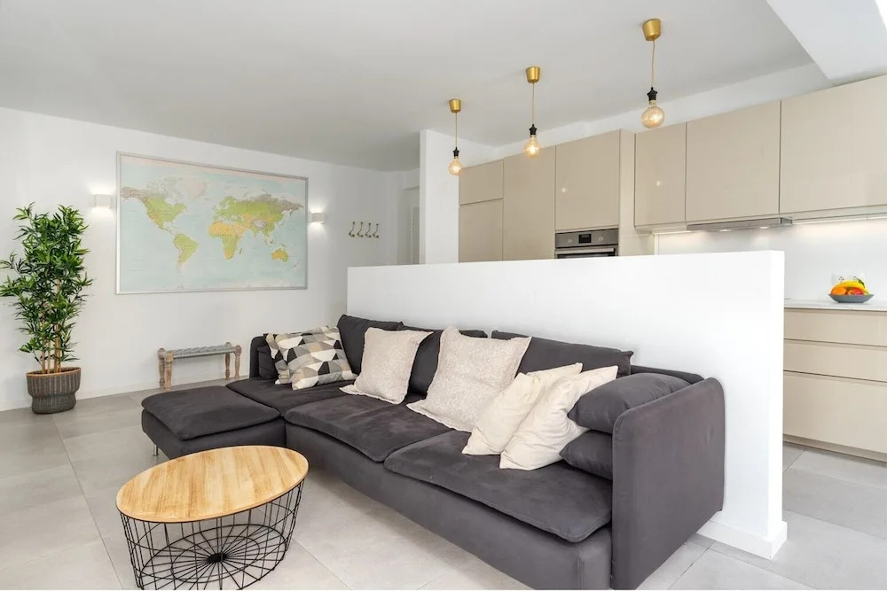Stunning 3BR Terrace Apartment Best location Ref 124