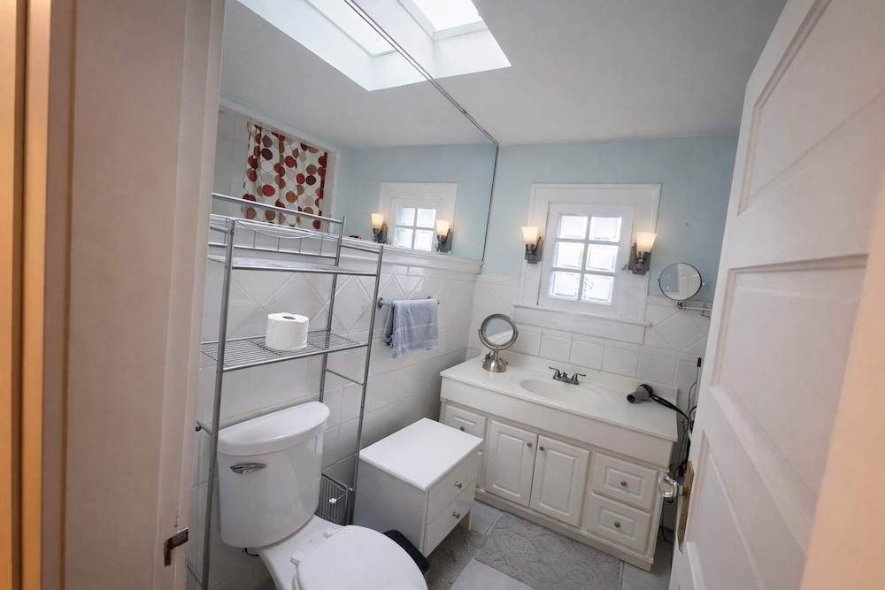 Best Location 5 BD Spacious Family Home- Indianapolis IN