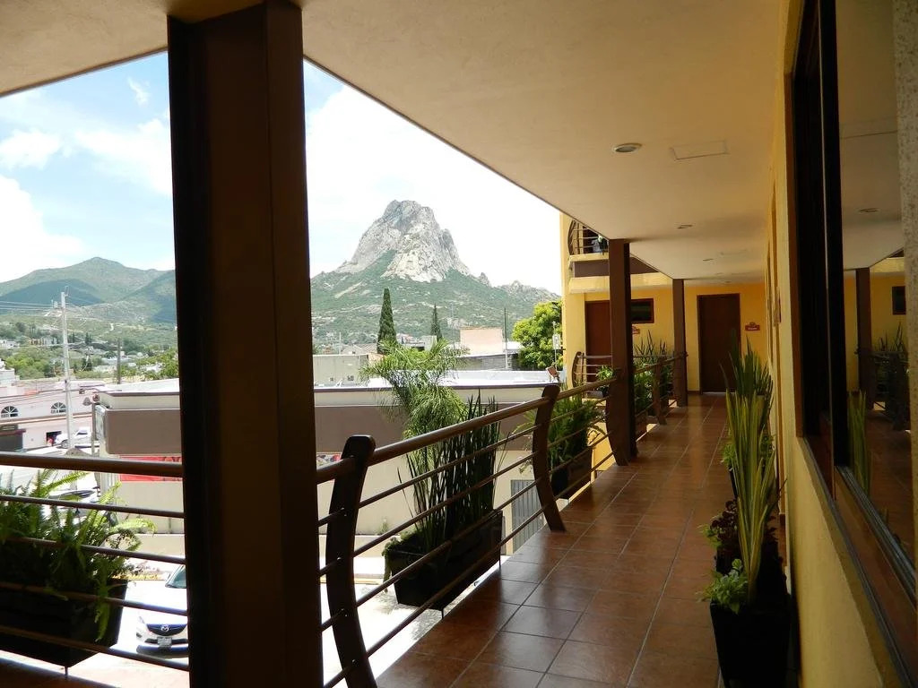 Hotel Plaza Bernal