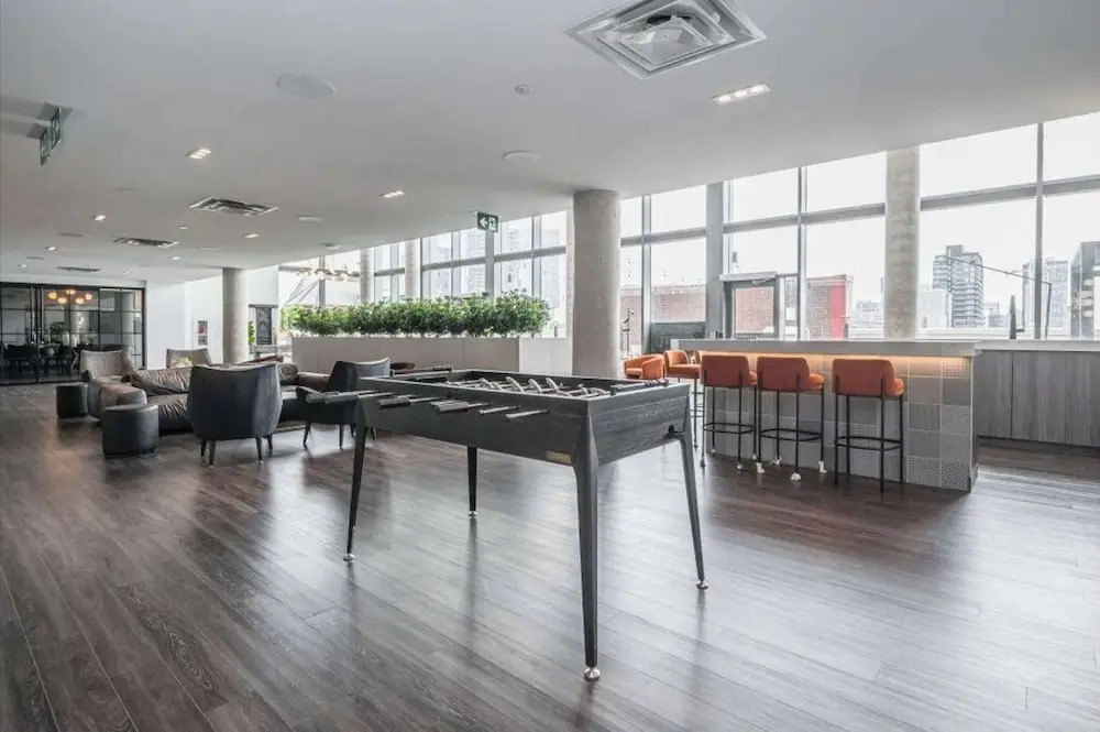 High Rise 1BR Condo w Balcony & Beautiful Views