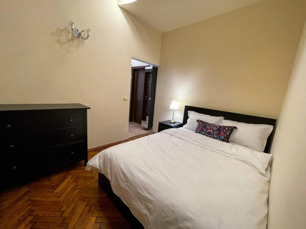 Central apartment w/ fire place - ground floor