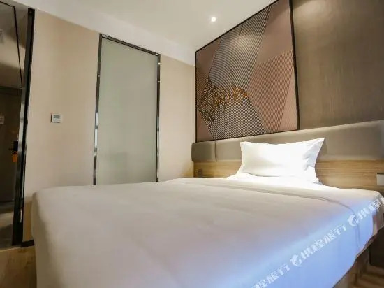 IU Hotels· Lanzhou Xike Station Huanghelou Branch